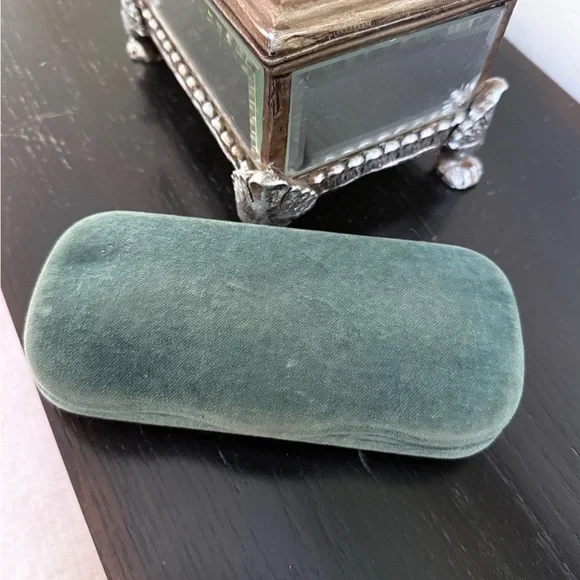 Gucci Velvet Glasses Case in Green and Pink - Picture 3 of 3
